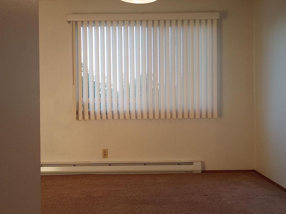 Dining room (view from Kitchen)