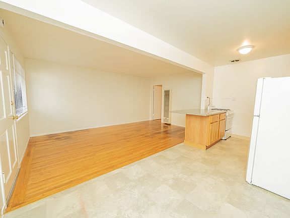3rd image of 3084 Richmond Blvd APT E