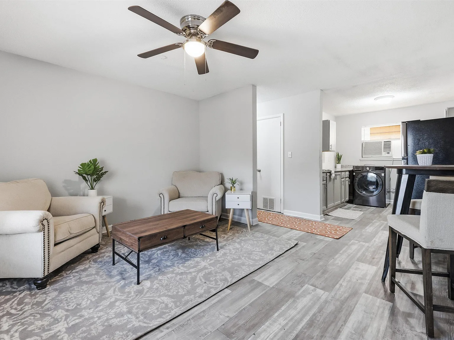2 bed, 1.0 bath, 700 sqft, $800 — Photo 4