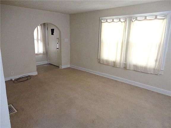 5th image of 950 N Tibbs Ave