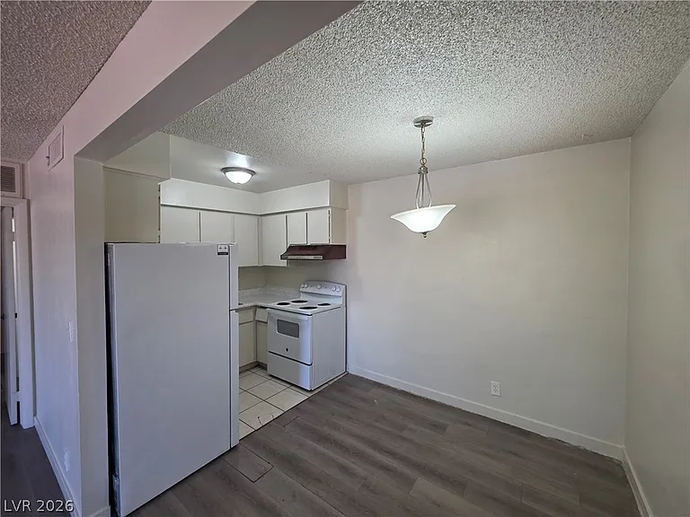 615 S Royal Crest Cir #10 — Photo 28