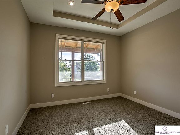 4th image of 5710 N 158th St