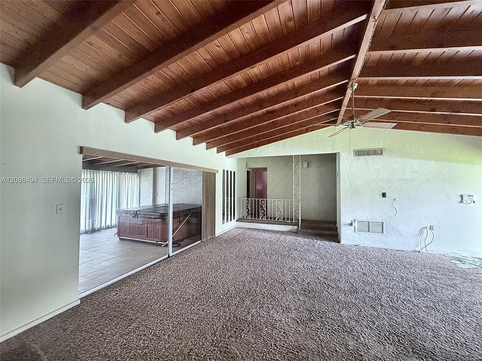 Royal Palm Manor — Photo 4