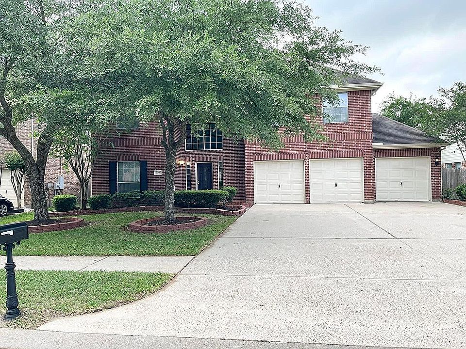 1st image of 920 Almond Pointe
