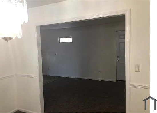 6071 Regent Mnr — Photo 5