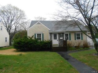 140 Pilgrim Rd, Bridgeport, CT 06610