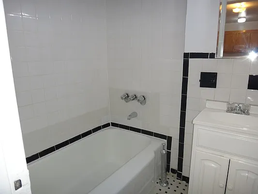 Rented by KVNY Soho | media 28