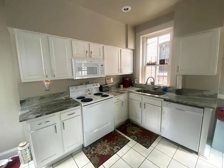 519 W Hill St — Photo 3