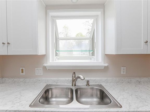 4th image of 519 Elsie Drive
