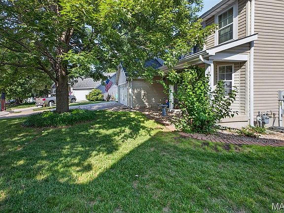 3rd image of 423 Highland Peak Ct