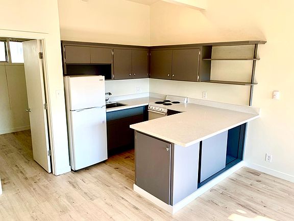 New quartz countertops and cabinets