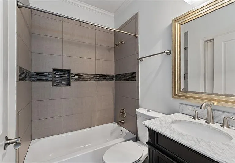 926 Canterbury Ln NE — Photo 26