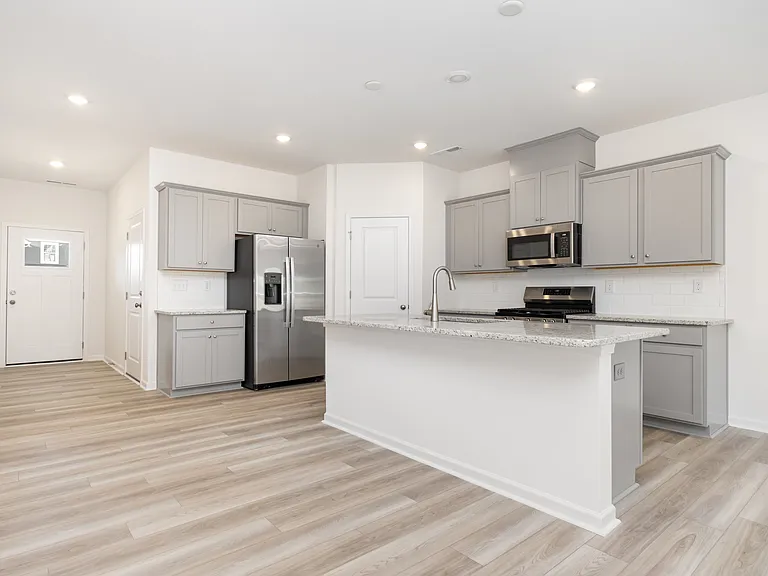 3121 Lilac Grove Dr — Photo 2