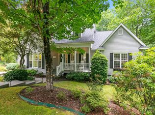 6 Ben Hogan Dr, Hendersonville, NC 28739