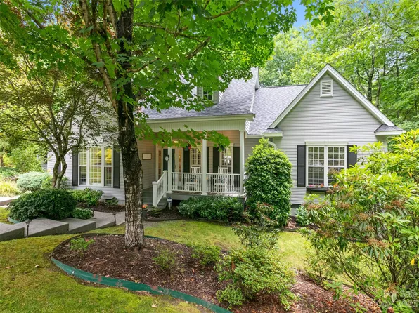 6 Ben Hogan Dr, Hendersonville, NC 28739