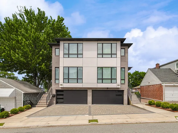 309 7th St #A, Palisades Park, NJ 07650