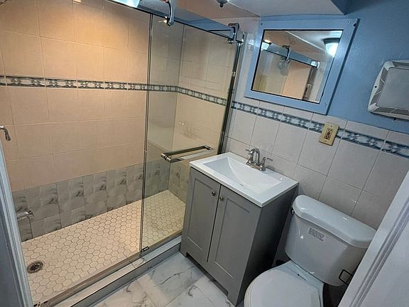 3rd image of 744 Cornwell Ave #1B