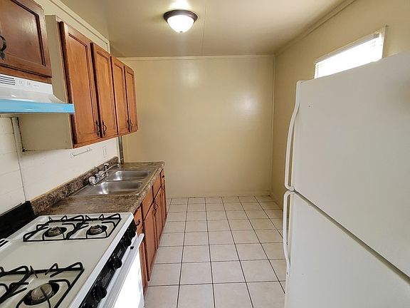 5th image of 1125 N Goodlet Ave
