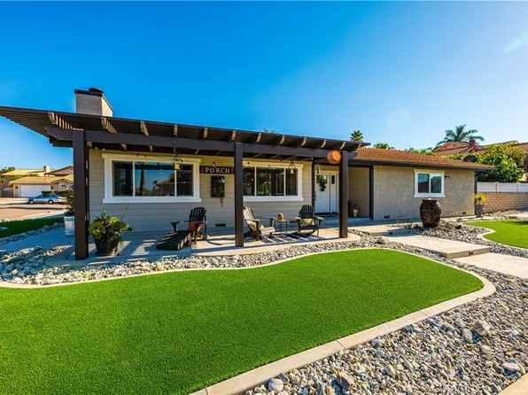 23301 Running Bear Cir, Canyon Lake, CA 92587
