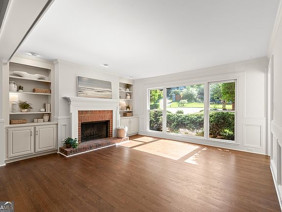 4th image of 871 Chestnut Lake Dr NE