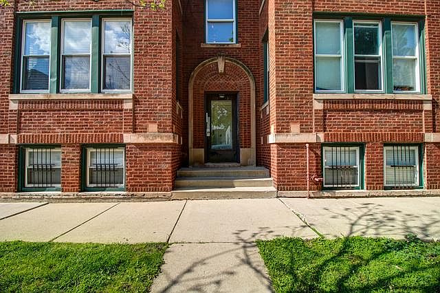 1st image of 3334 W Belden Ave APT 1W