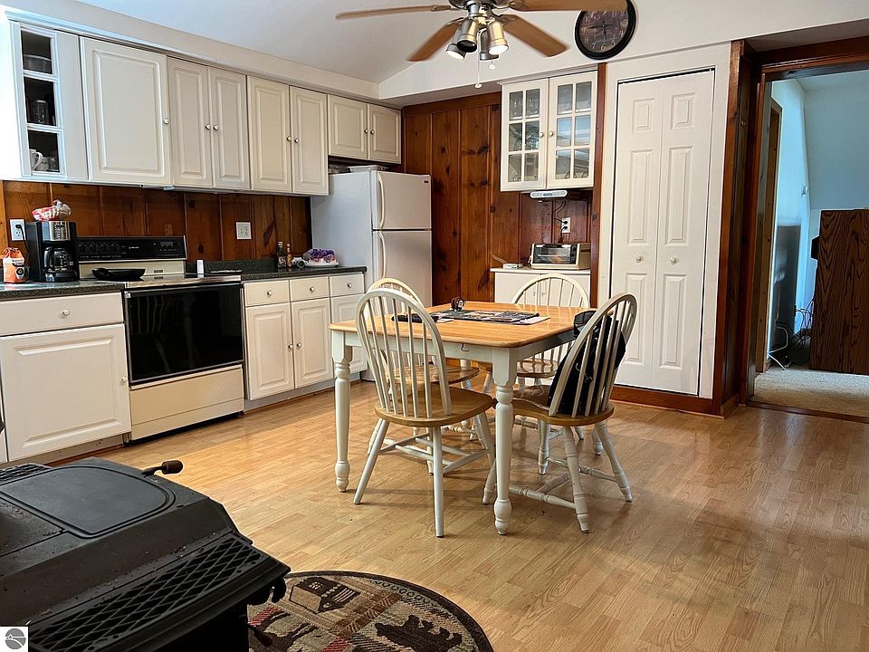 920 Arbor Dr, Lake MI 48633 Zillow