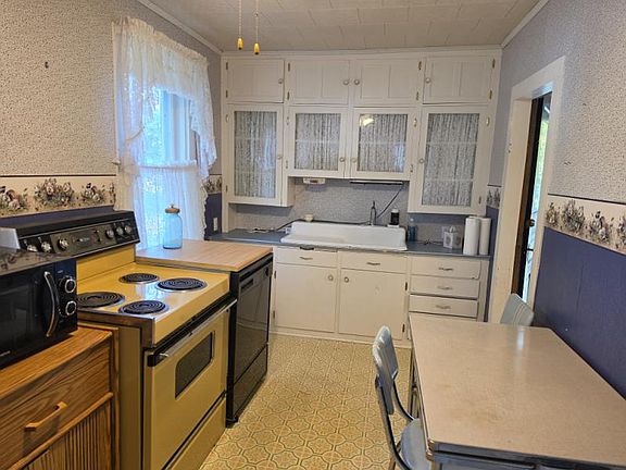 3rd image of 45 E Sharpsteen St