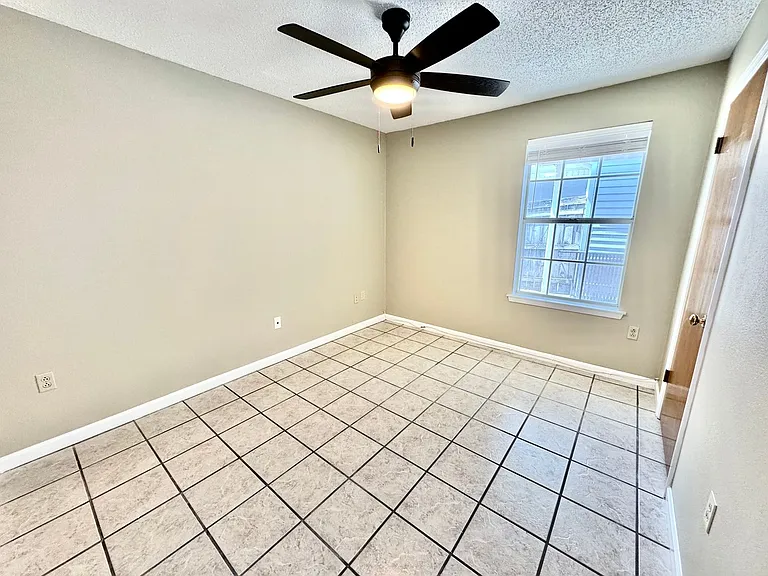 10734 Erin Vale Ave — Photo 9