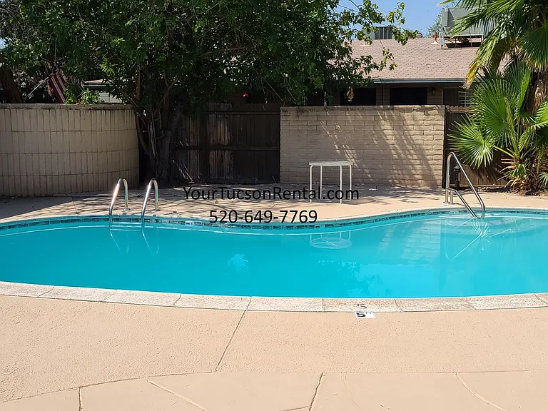 Country Club Road North Apartments — Photo 2