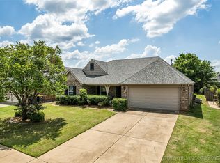 2106 W G St S, Jenks, OK 74037