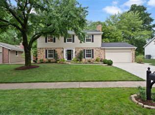 855 Gardenway Dr, Ballwin, MO 63011