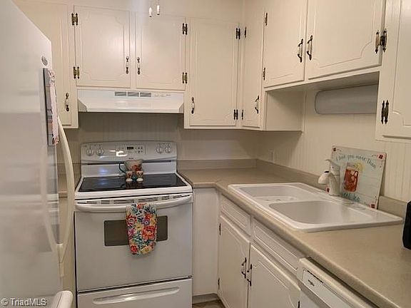 5th image of 2306 Woodland Dr