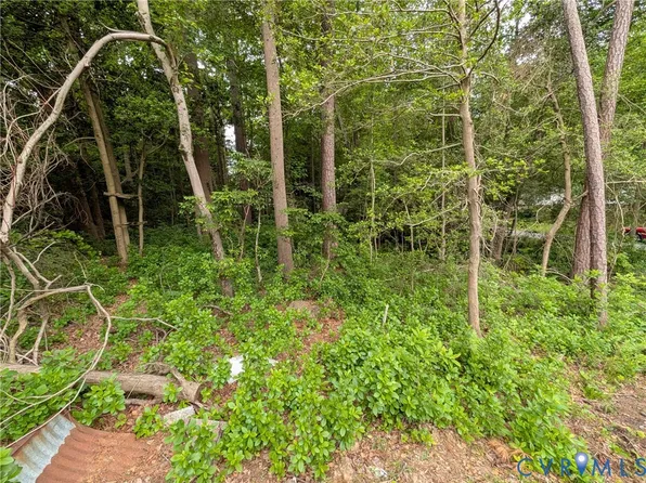 11625 Oak Rd, Chester, VA 23831