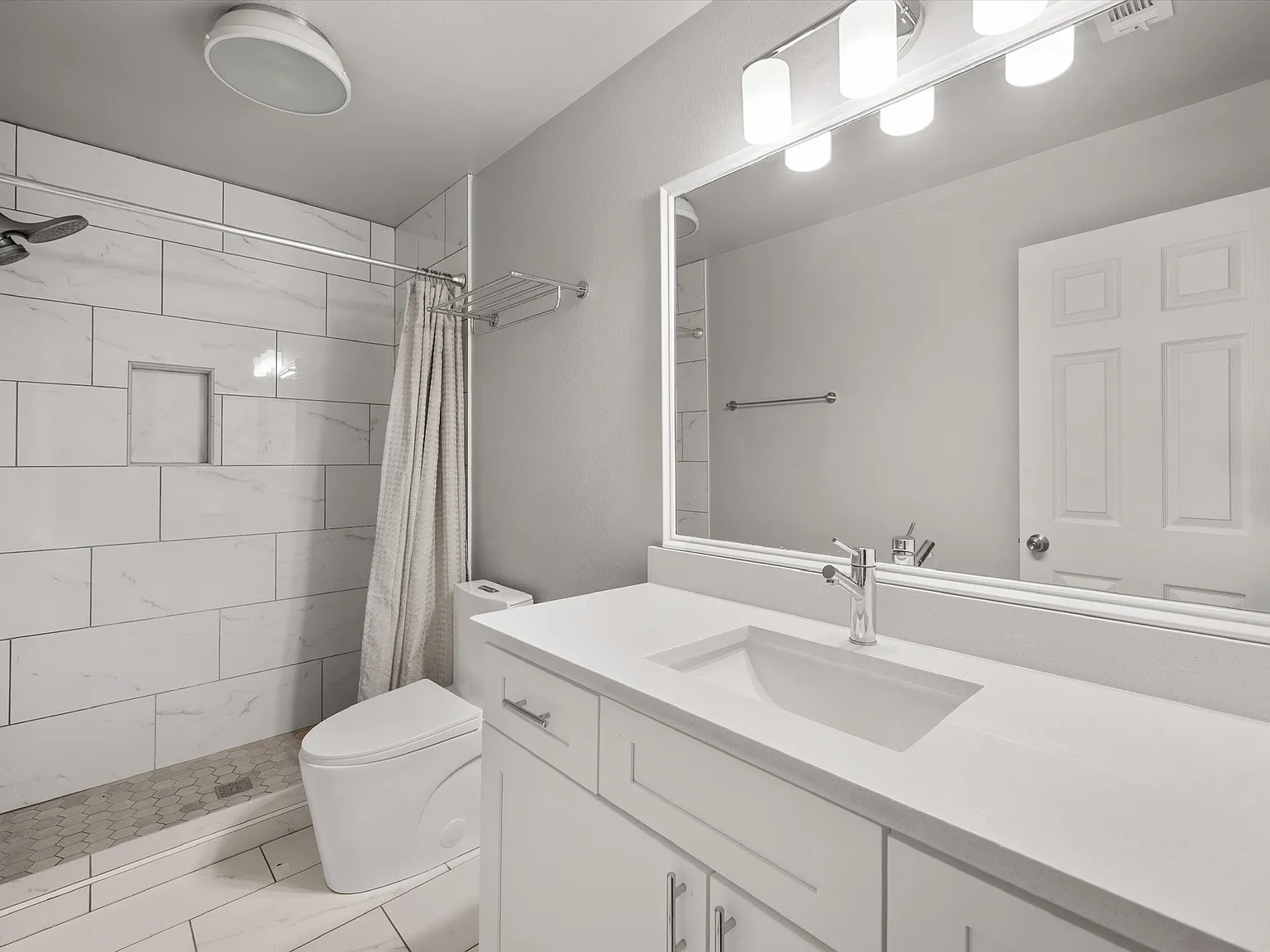 3 bed, 2.5 bath, 1450 sqft, $1,595 — Photo 3