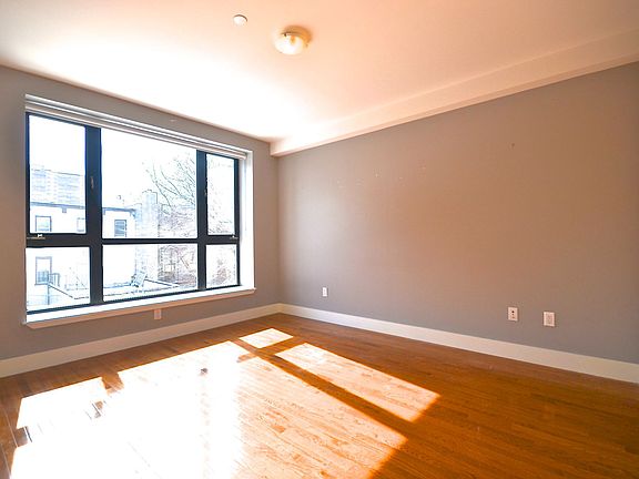 2nd image of 80 Meserole St APT 2N