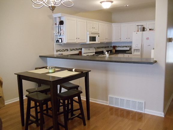 5th image of 323 Manning Dr