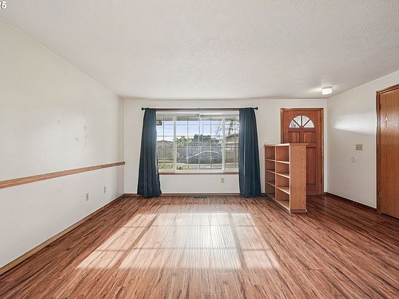 5th image of 2067 SW Oleander St