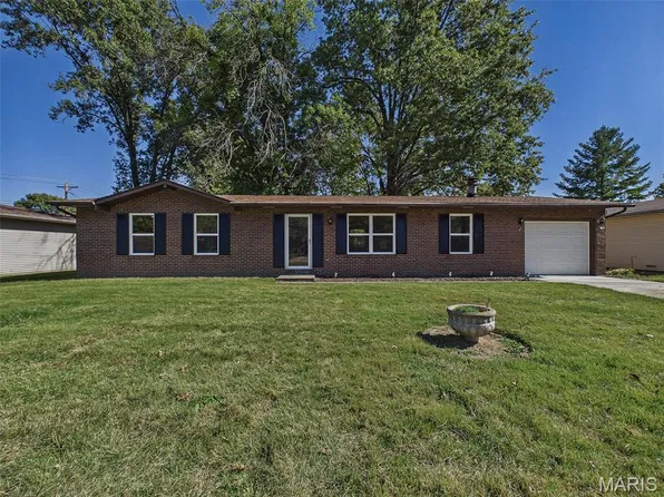 404 Anita Dr, Fairview Heights, IL 62208