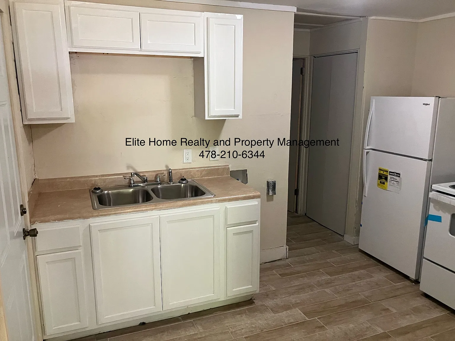 521 Hall Street - B — Photo 4