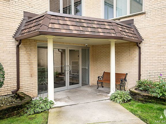 2nd image of 4106 N Narragansett Ave APT 202