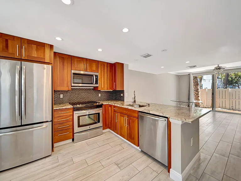 1012 E Jeffery St — Photo 16