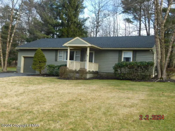 764 White Oaks Manor Dr, East Stroudsburg, PA 18301