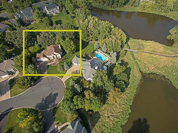 2nd image of 3031 Edgewater Pl