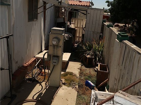 5th image of 765 S Lyon Ave