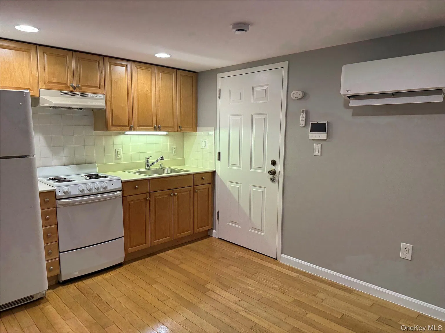 Studio, 1.0 bath, 400 sqft, $1,950 — Photo 2