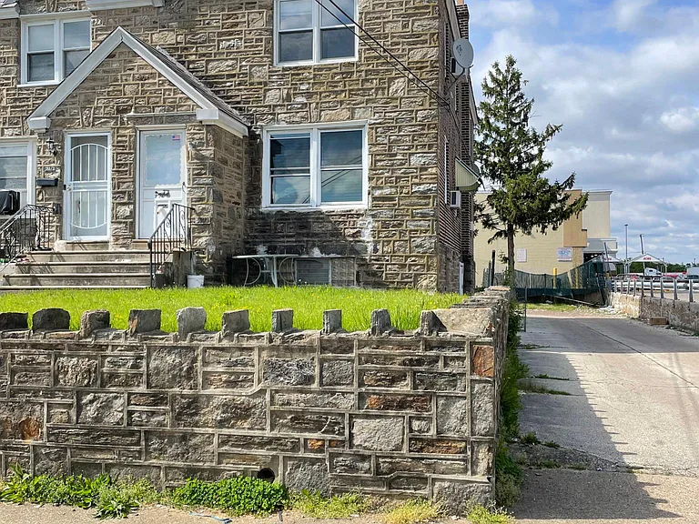 2710 Unruh Ave #2 — Photo 15