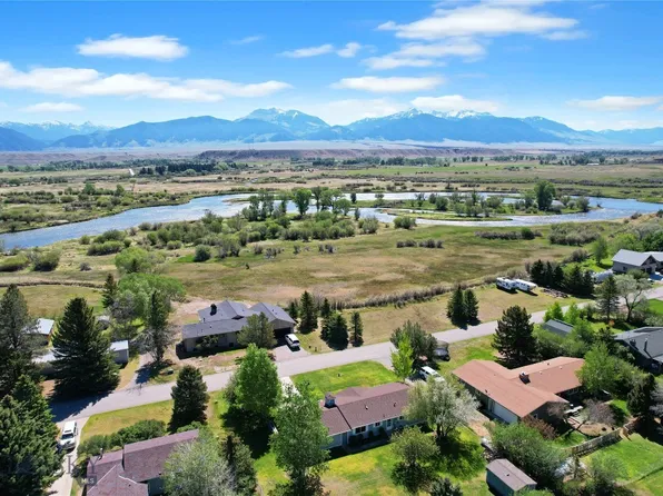 720 S 2nd St, Ennis, MT 59729