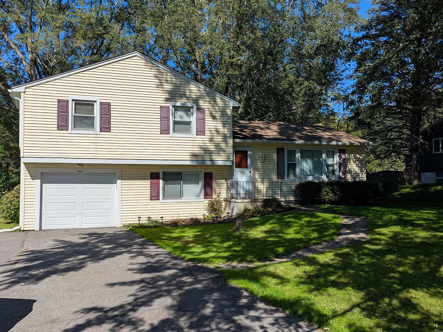 3 bed, 2100 sqft, $2,500 — Photo 1