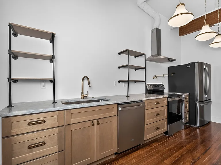 607 Main St #7 — Photo 2