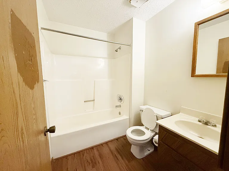 922 Pepper Tree Ln #J — Photo 9